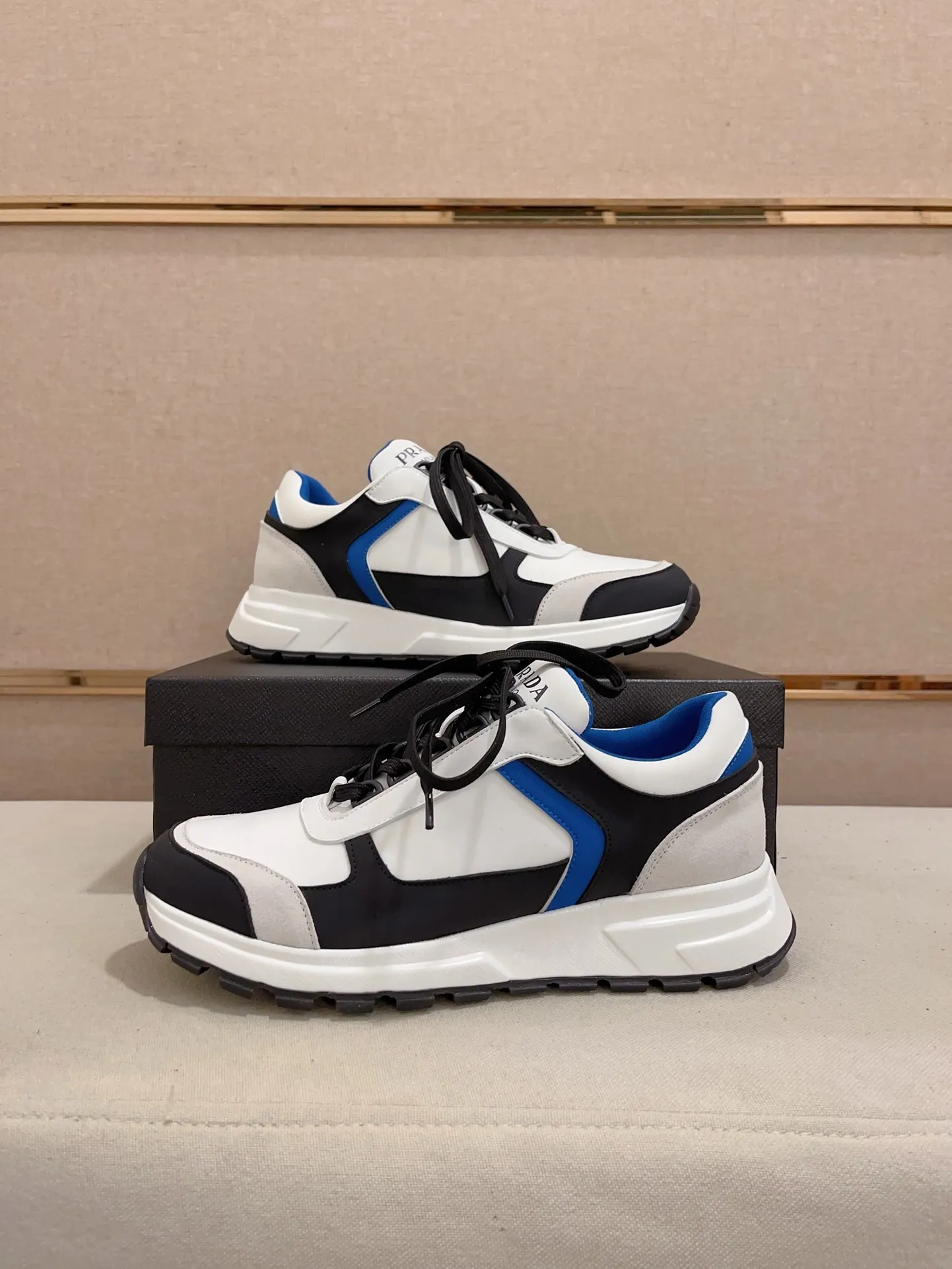 Men's shoes 💰 462💰🇮🇹🇮🇹PRADA (Prada) top 🔍🔍 new models are on sale at the same time at the counter, uppers 🇮🇹 Italian imported first-layer cowhide fabric Fully imported genuine leather lining 💪💪, completely 1⃣️ to 1⃣️ replica 🇮🇹💪💪, ⚠ sole: original sole provided by the original factory, exclusive movable molded foam outsole super comfortable, ⚠ original factory follow-up, 🔍🔍 high quality, you can go in and out of the counter at will, welcome to compare⚠. Code number: 38-44 (45.46 is custom-made and cannot be returned or exchanged)